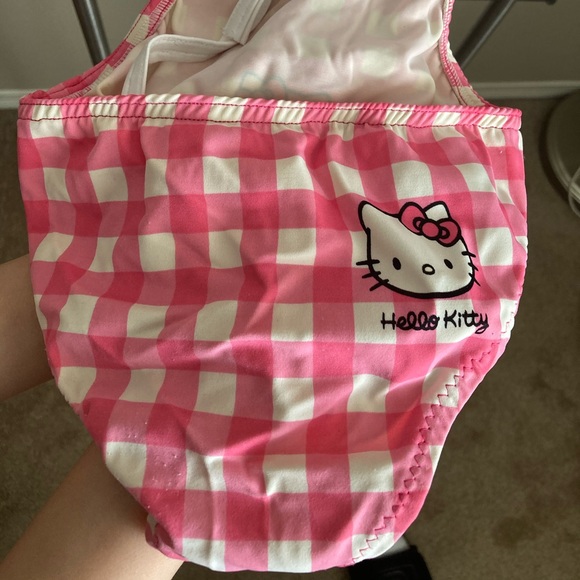 3/$25✨Girl swimsuit Hello Kitty - Picture 2 of 3